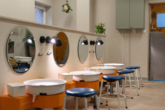 Hyr verkstadsplats i keramikstudio i Stockholm – Studio Kransen